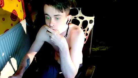 Snapshot of yyscript chatting on December 6, 12:02 am online show from December 6, 12:02 am