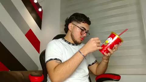 Snapshot of zac_golden chatting on February 16, 12:23 pm Zack online show from February 16, 12:23 pm