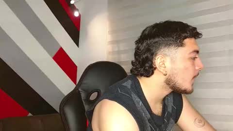 Snapshot of zac_golden chatting on February 19, 12:23 pm Zack online show from February 19, 12:23 pm