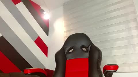 Snapshot of zac_golden chatting on February 22, 12:15 pm Zack online show from February 22, 12:15 pm