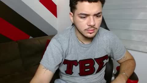 Snapshot of zac_golden chatting on February 24, 11:41 am Zack online show from February 24, 11:41 am