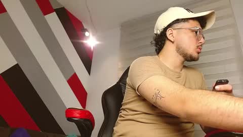 Snapshot of zac_golden chatting on April 4, 12:02 pm Zack online show from April 4, 12:02 pm