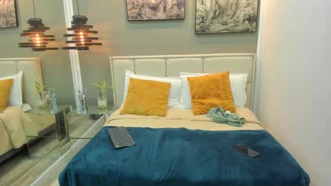 zac online show from October 31, 8:10 pm