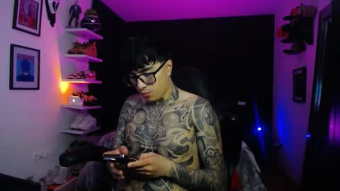 zac_muller1 online show from November 19, 5:18 am