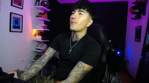 zac_muller1 online show from December 14, 11:42 pm