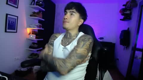 zac_muller1 online show from February 15, 4:42 am