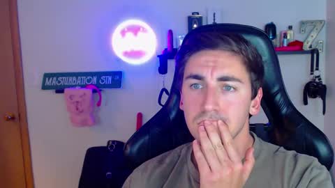 Zach Rhyder online show from December 6, 3:30 am