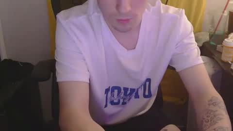 zachmcw25 online show from May 17, 5:49 am