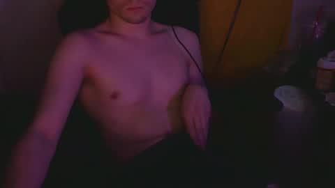 zachmcw25 online show from May 19, 5:36 am