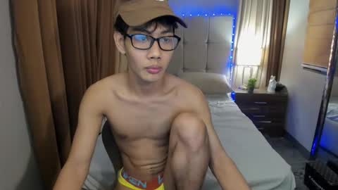 Snapshot of zack212003 chatting on September 21, 9:05 pm zack212003 online show from September 21, 9:05 pm