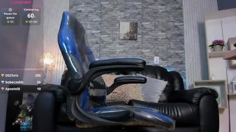 zack_joness10 online show from May 10, 3:44 am