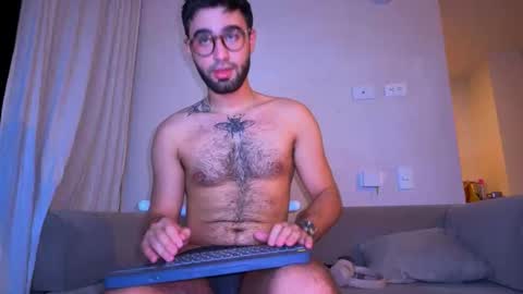 zack_sullivan22 online show from May 8, 1:22 am