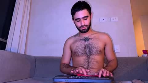 zack_sullivan22 online show from May 18, 2:18 am