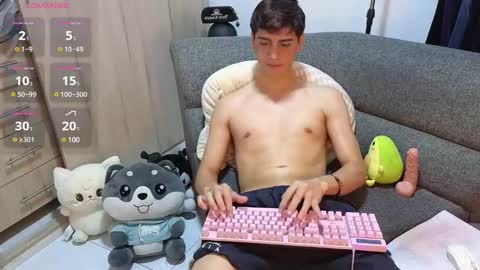 Snapshot of zackary_025 chatting on December 7, 1:03 am Zack online show from December 7, 1:03 am