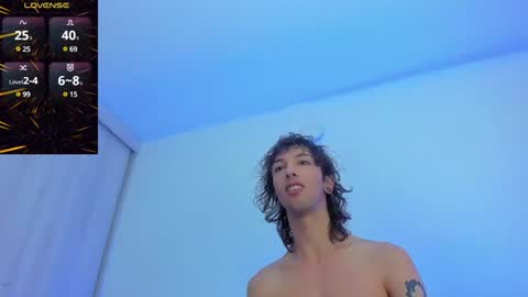 Snapshot of zackcum_ chatting on February 8, 6:33 am for you Zack online show from February 8, 6:33 am