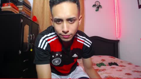 Snapshot of zackdriussyx chatting on February 28, 9:55 pm zackdriussyx online show from February 28, 9:55 pm
