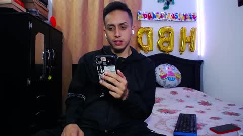 Snapshot of zackdriussyx chatting on March 6, 4:30 am zackdriussyx online show from March 6, 4:30 am