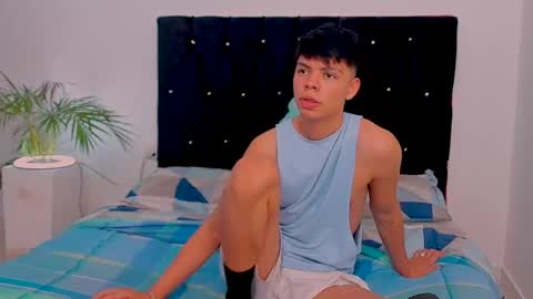 Snapshot of zacktorres_ chatting on October 4, 6:50 pm zacktorres_ online show from October 4, 6:50 pm
