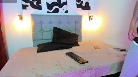 zafira and zyo online show from February 8, 3:30 am