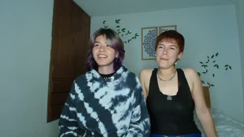 Snapshot of zafira_raven chatting on April 6, 1:25 am zafira_raven online show from April 6, 1:25 am