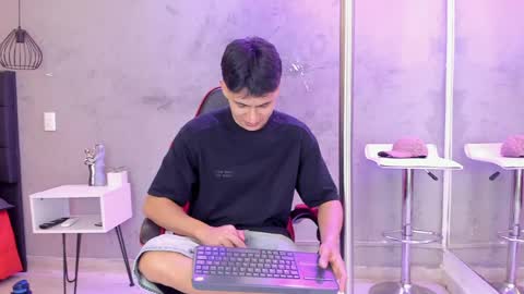 Snapshot of zam_noir chatting on June 8, 7:25 pm Samuel online show from June 8, 7:25 pm