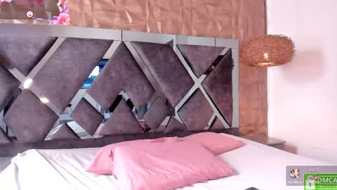 Snapshot of zamahara_rodriguez chatting on May 15, 7:43 pm Zamahara online show from May 15, 7:43 pm