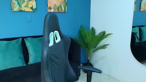 Snapshot of zamira_taylor chatting on September 19, 4:25 am zamira_taylor online show from September 19, 4:25 am