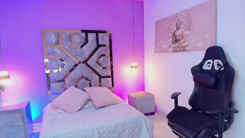 Snapshot of zamira_taylor chatting on October 2, 3:02 am zamira_taylor online show from October 2, 3:02 am