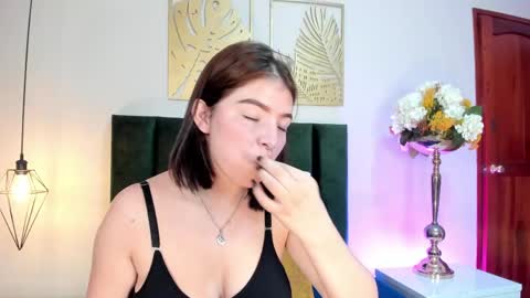 Snapshot of zamira_taylor chatting on April 15, 7:10 pm zamira_taylor online show from April 15, 7:10 pm
