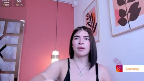 Snapshot of zamira_taylor chatting on May 24, 4:06 am zamira_taylor online show from May 24, 4:06 am