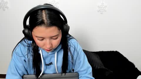 Snapshot of zammii69 chatting on February 8, 3:37 pm zammii69 online show from February 8, 3:37 pm