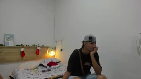 Snapshot of zammu_1992_ chatting on December 10, 7:54 pm Zamu online show from December 10, 7:54 pm