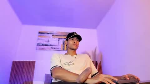 Snapshot of zander_2120 chatting on July 27, 1:51 pm Zander online show from July 27, 1:51 pm