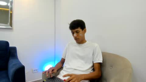 Snapshot of zane_belville chatting on May 17, 11:17 am Zane Belville online show from May 17, 11:17 am