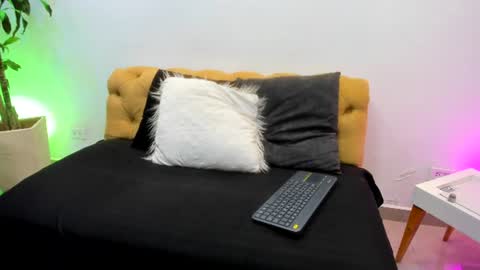 Snapshot of zane_belville chatting on June 10, 11:53 am Zane Belville online show from June 10, 11:53 am