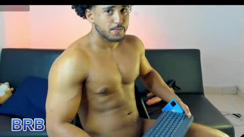 Snapshot of zane_lux chatting on May 20, 2:12 pm Zane Lux online show from May 20, 2:12 pm
