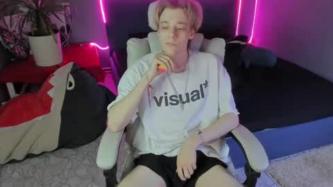 Kel online show from March 31, 7:58 pm