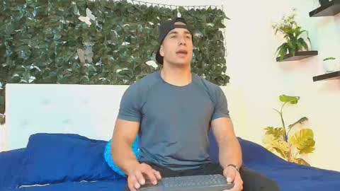 Snapshot of zanemaverick chatting on October 13, 12:05 pm zanemaverick online show from October 13, 12:05 pm