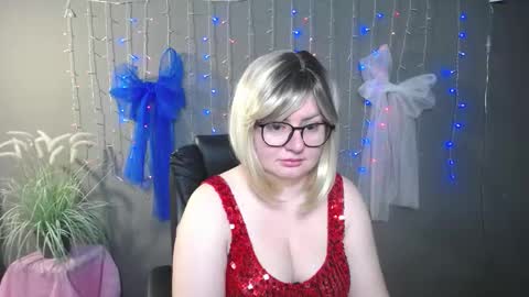 zannadreil online show from December 1, 7:19 pm