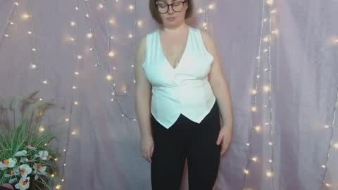 zannadreil online show from April 21, 2:51 am