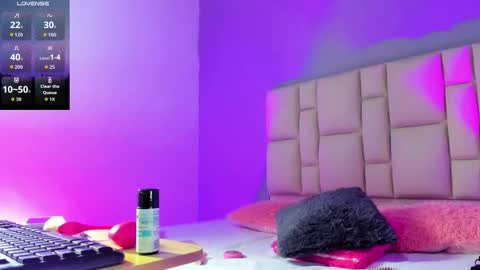 Snapshot of zaphiro__sky chatting on March 2, 8:43 am zaphiro__sky online show from March 2, 8:43 am