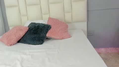 Snapshot of zaphiro__sky chatting on March 16, 8:51 am zaphiro__sky online show from March 16, 8:51 am