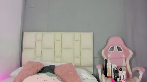 Snapshot of zaphiro__sky chatting on March 19, 9:24 am zaphiro__sky online show from March 19, 9:24 am