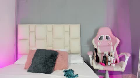 Snapshot of zaphiro__sky chatting on March 21, 8:52 am zaphiro__sky online show from March 21, 8:52 am