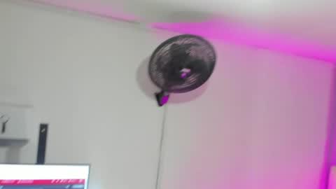 Snapshot of zaphiro__sky chatting on March 24, 8:41 am zaphiro__sky online show from March 24, 8:41 am