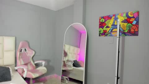 Snapshot of zaphiro__sky chatting on March 27, 9:42 am zaphiro__sky online show from March 27, 9:42 am