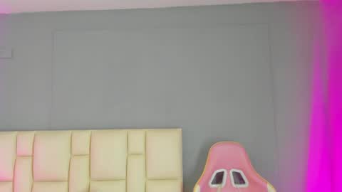 Snapshot of zaphiro__sky chatting on March 31, 8:37 am zaphiro__sky online show from March 31, 8:37 am