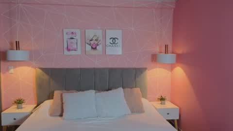 Snapshot of zara__sweet chatting on May 12, 1:52 pm Zara Sweet online show from May 12, 1:52 pm