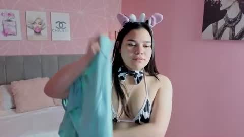 Snapshot of zara__sweet chatting on June 17, 2:18 pm Zara Sweet online show from June 17, 2:18 pm