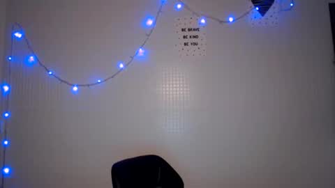 Zara online show from December 5, 12:30 am